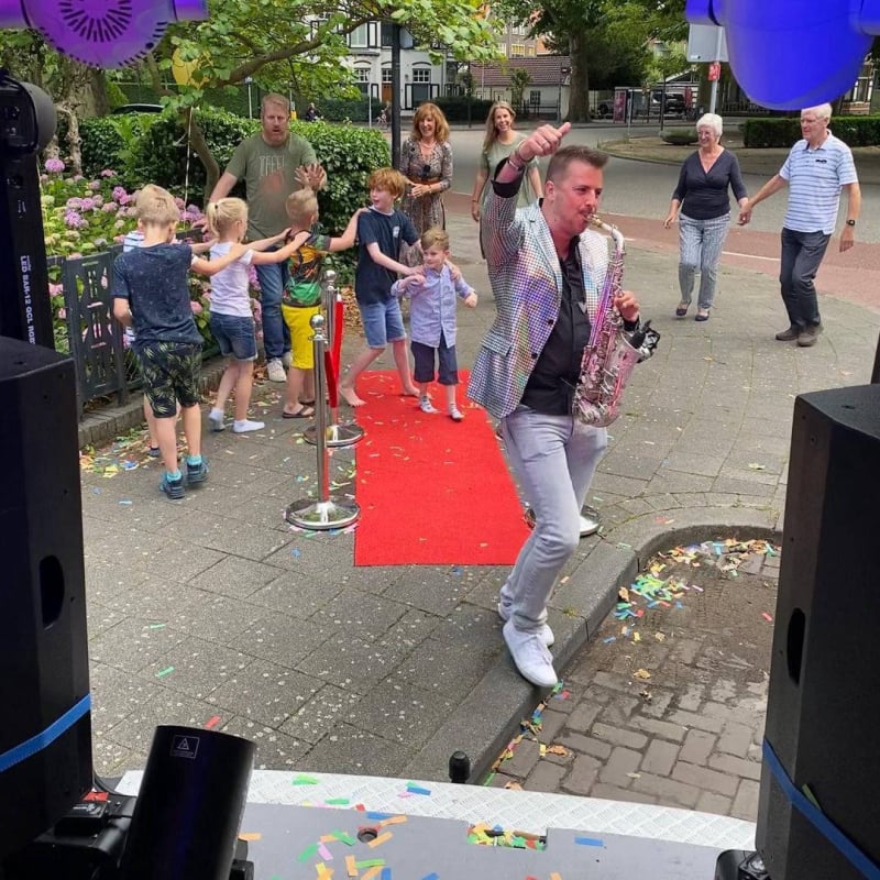 polonaise op straat met de discobus fanfare