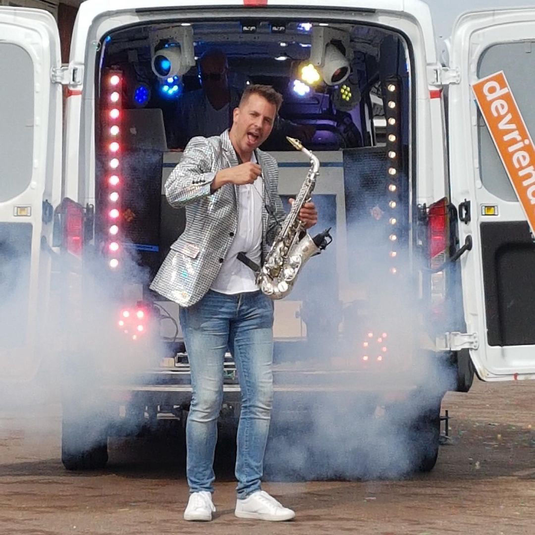 saxofonist boris bij de dicsobus