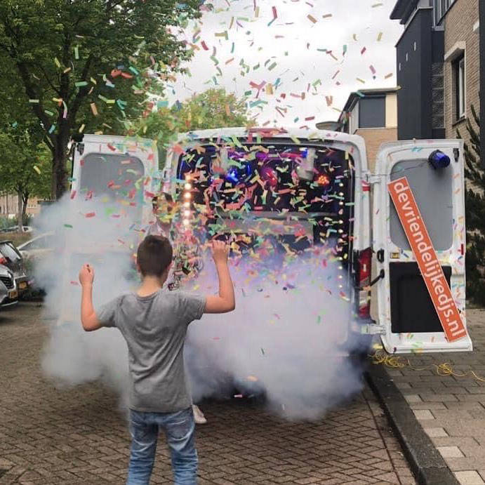 straatfeest bij de discobus