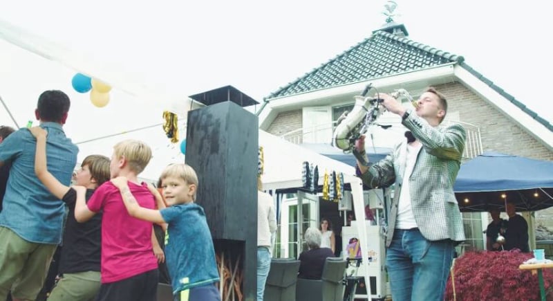 polonaise lopen in de tuin