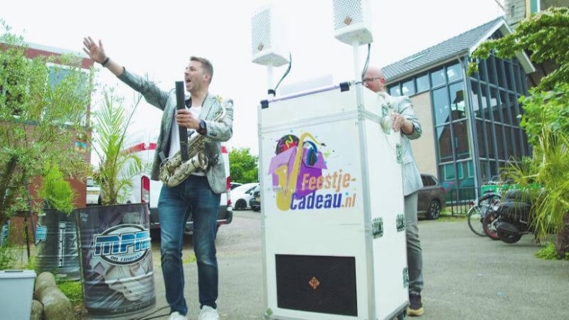 binnen komen met een djbooth op wielen