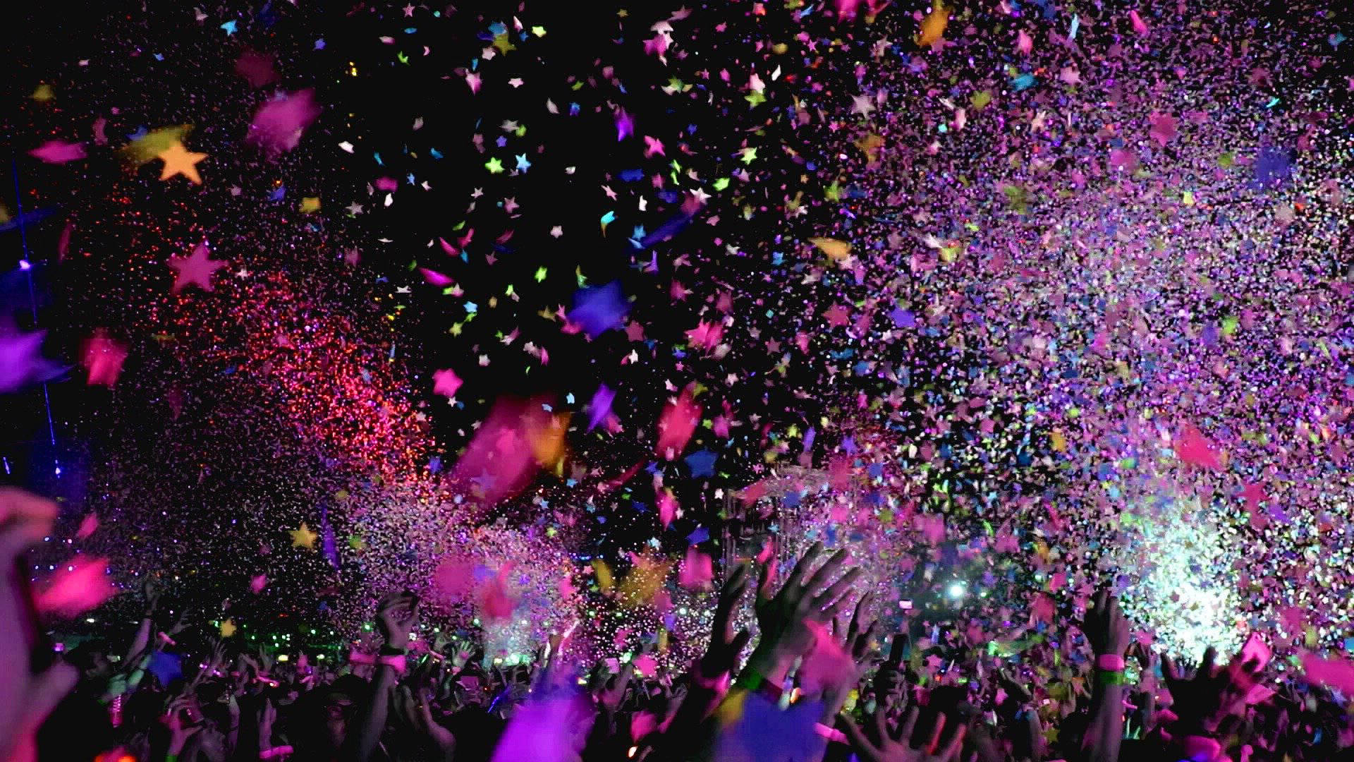 heel veel confetti op straat