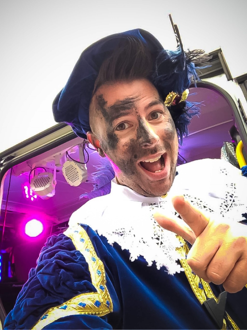 Saxpiet voor de disco bus