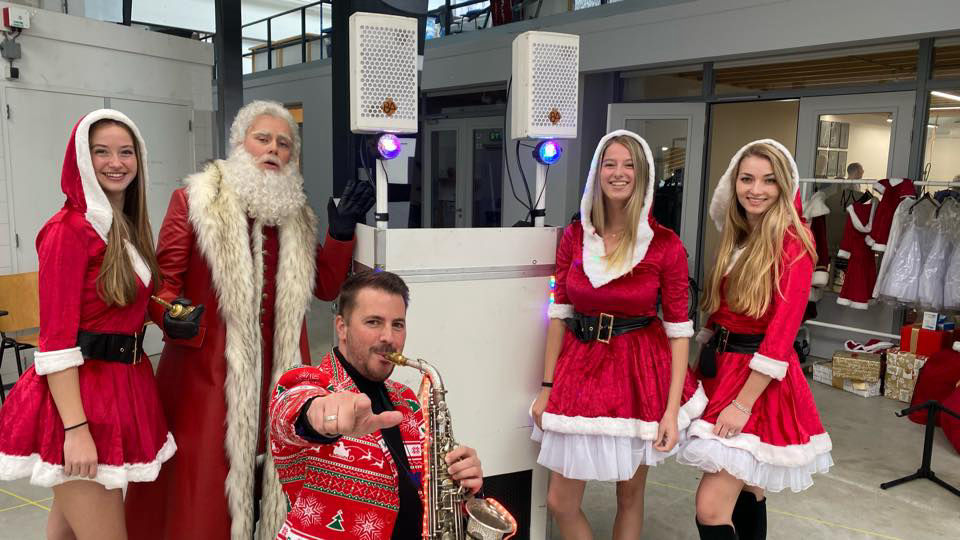 Drive Trru show van feestje cadeau tijdens corona en lockdown